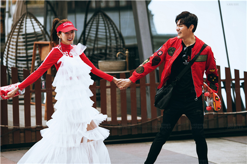 <b>拍婚纱照选择几套礼服比较好？</b>