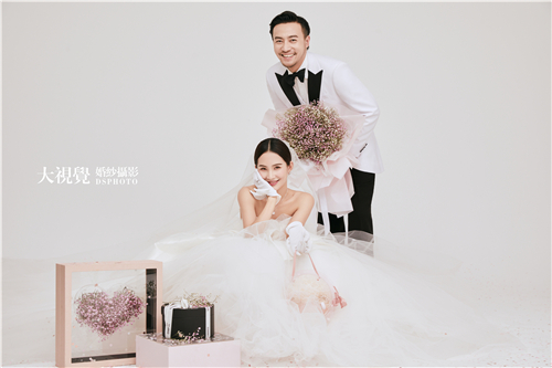 <b>婚纱影楼的特点都包含了什么内容？</b>