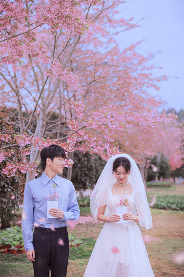 <b>章先生x蒋小姐</b>