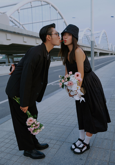 <b>< 个性街拍 > 主题婚纱摄影</b>