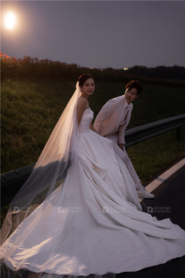 < 个性街拍 > 主题婚纱摄影