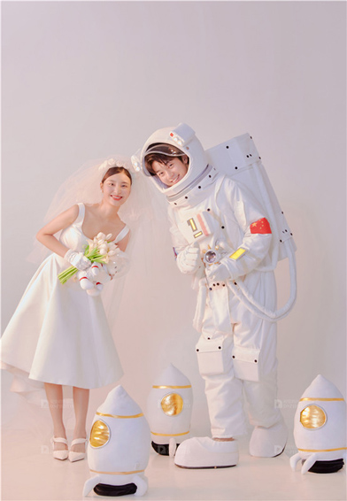 <b>< 宇航员 > 主题婚纱摄影</b>