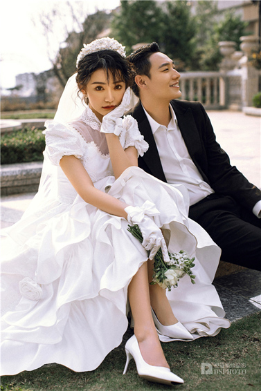 <b>< 优雅浪漫 > 主题婚纱摄影</b>