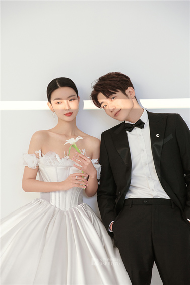 <b> < 韩式光影 > 主题婚纱摄影</b>