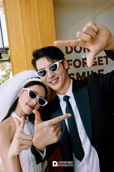 <b>< 时尚街拍 > 主题婚纱摄影</b>