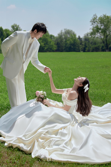 <b>< 草坪森系 > 主题婚纱摄影</b>