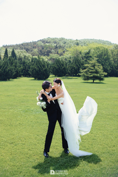 <b>< 草坪森系 > 主题婚纱摄影</b>
