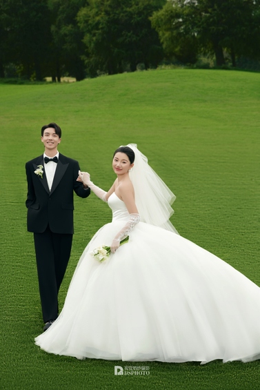 <b>< 草坪森系 > 主题婚纱摄影</b>